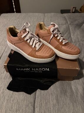 Mark Nason womens Low-Top Sneakers in Blush Pink and White